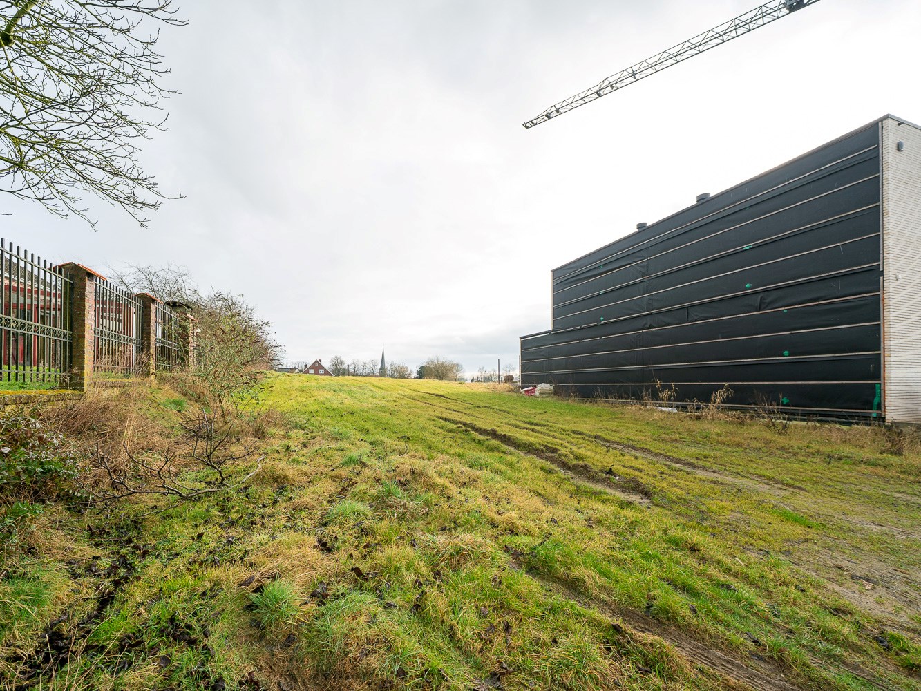 Residentieel gelegen bouwgrond (3a 85ca) voor een 3-gevel 