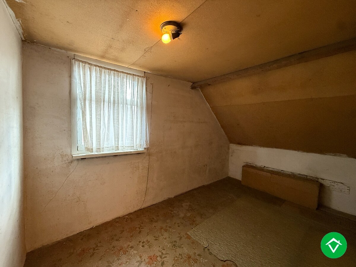 Ruime woning met 5 slaapkamers, garage en diepe tuin te Houthulst 