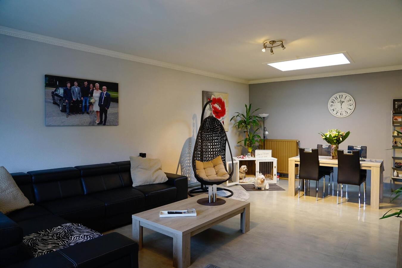 Commercieel gelegen winkel  met  parking 