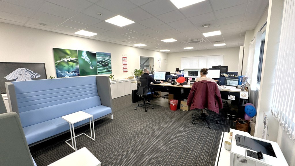 Logistiek bedrijfspand te koop aan A12 in Willebroek