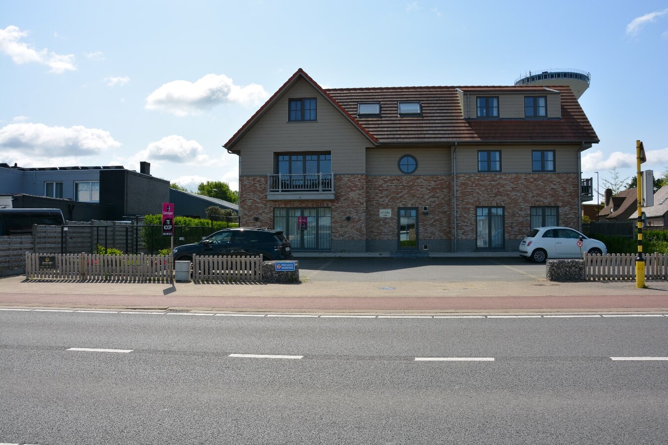 Gelijkvloers appartement (2016) met tuintje en parkeerplaats 