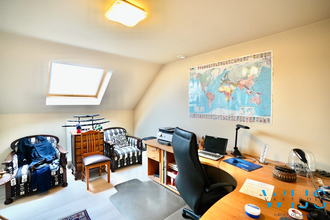 Instapklare halfopen bebouwing in rustige, kindvriendelijke woonwijk ! 