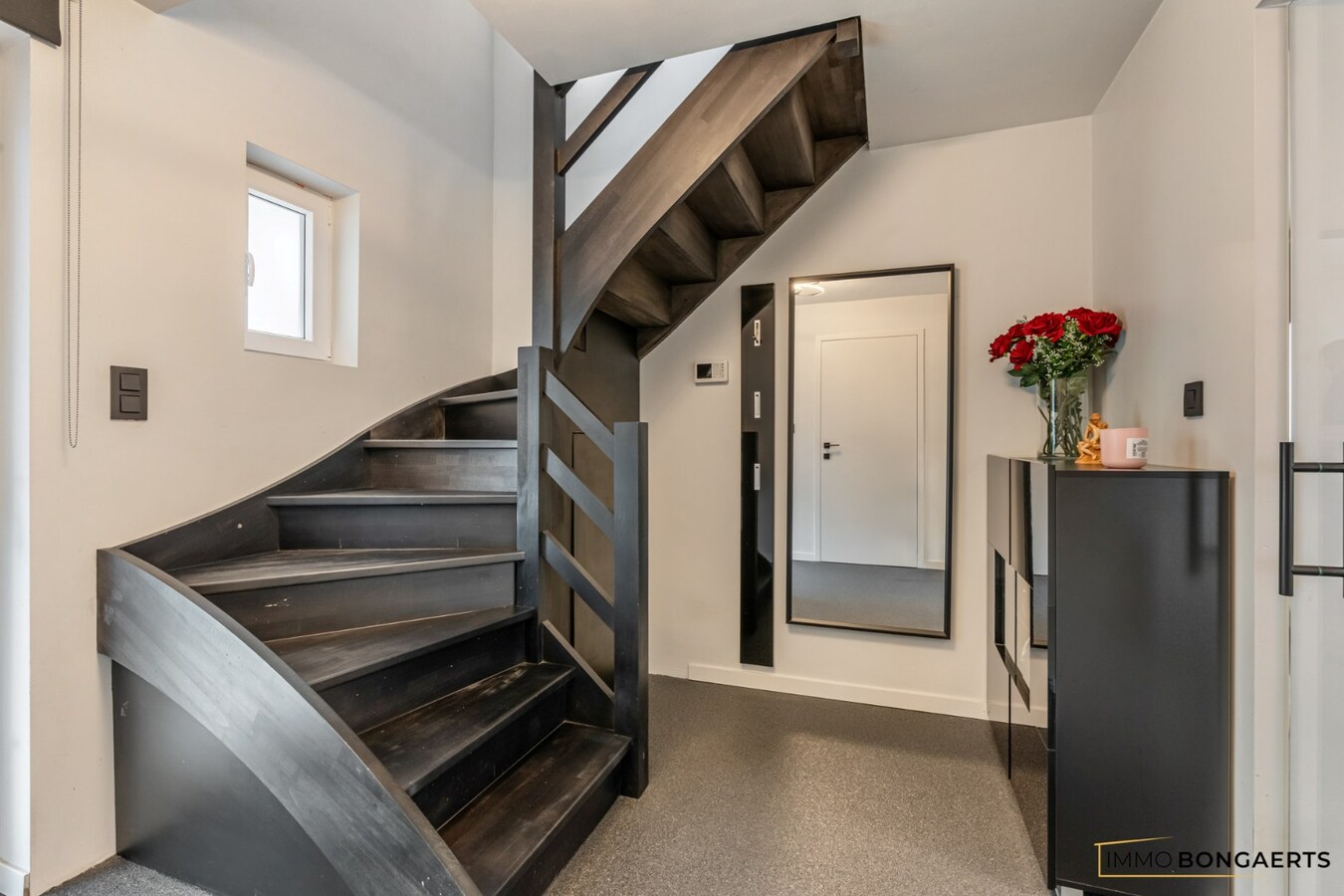 Exclusieve woning met volledig uitgeruste wellnesspraktijk nabij Hasselt 