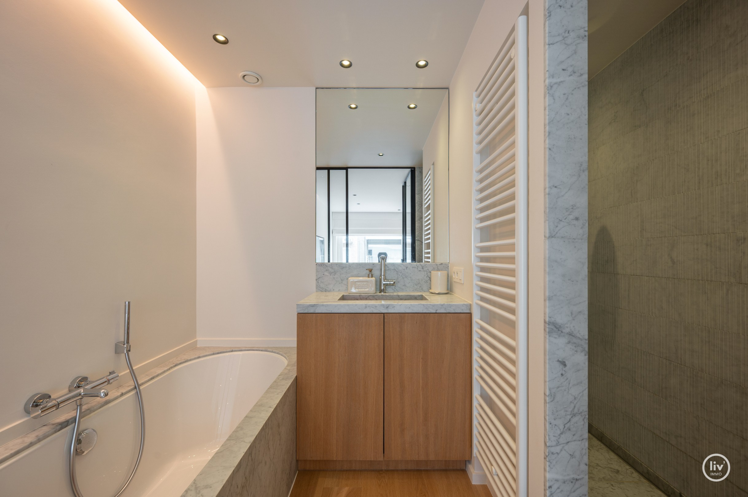 Appartement de 2 pièces luxueusement rénové à quelques pas de la digue de la plage d'Albertstrand et de l'avenue Lippens. 
