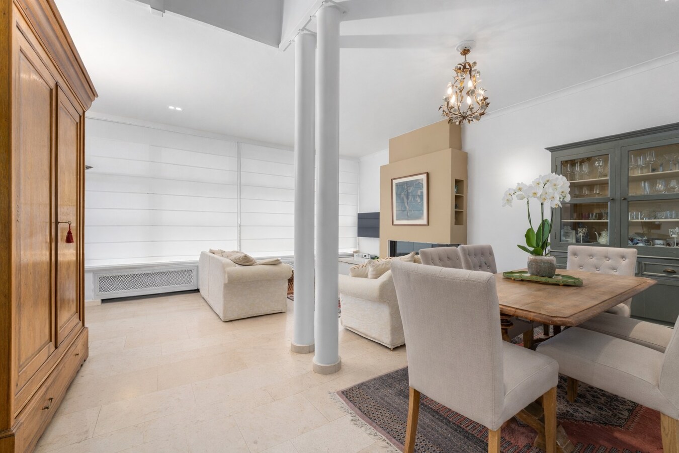 Ruime gezinswoning met inpandige garage en gezellige tuin. 