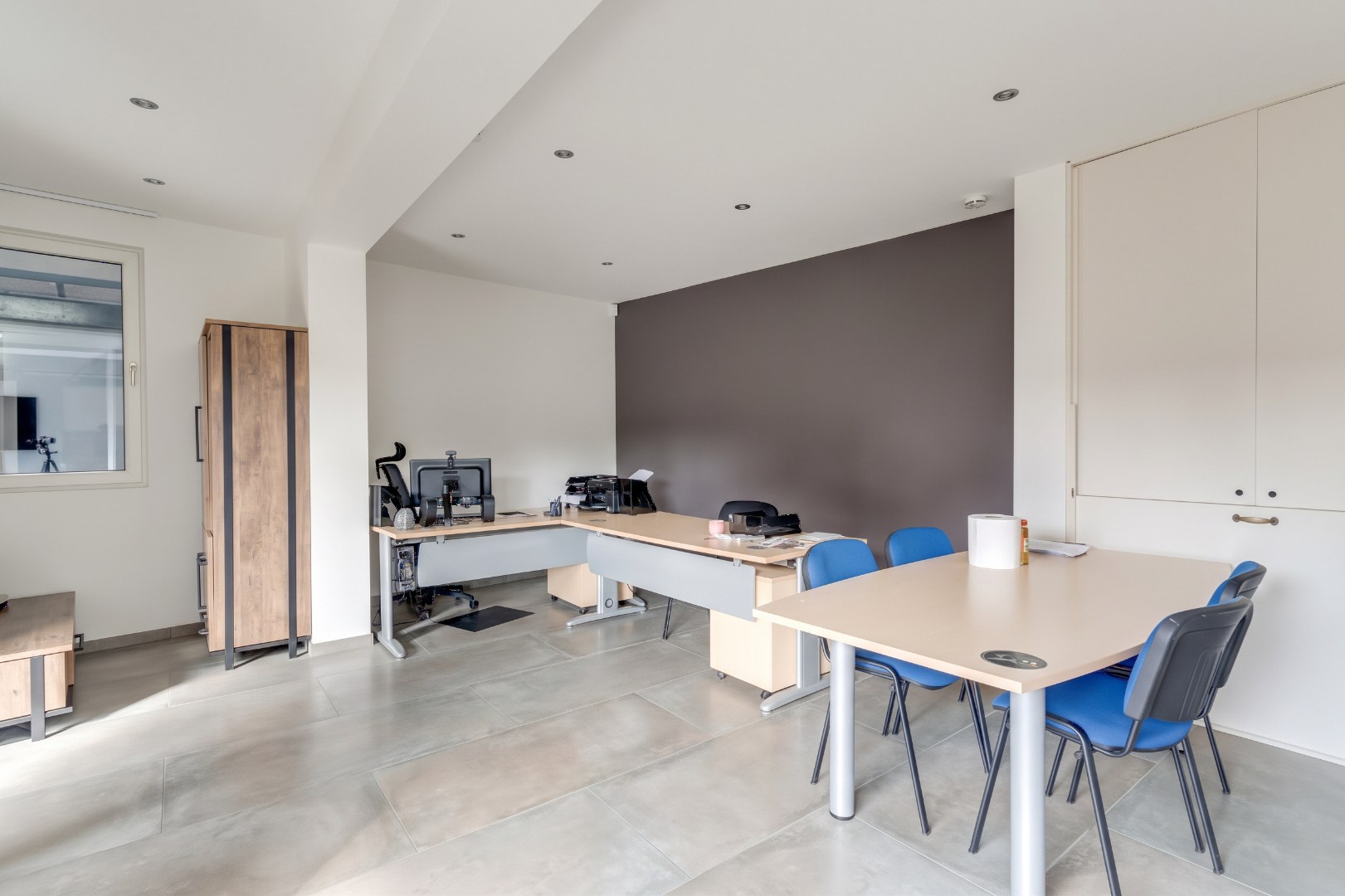 Ruime woning voor gemengd gebruik met loods te koop, wonen en werken op één toplocatie in Zelzate 
