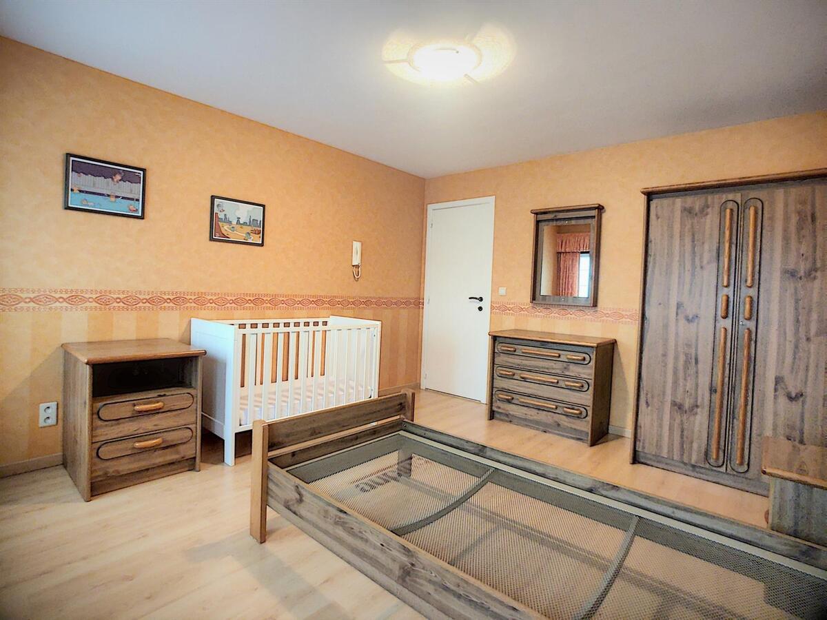 Grote, praktisch ingedeelde woning met oprit, garage &amp; tuin - Heist 