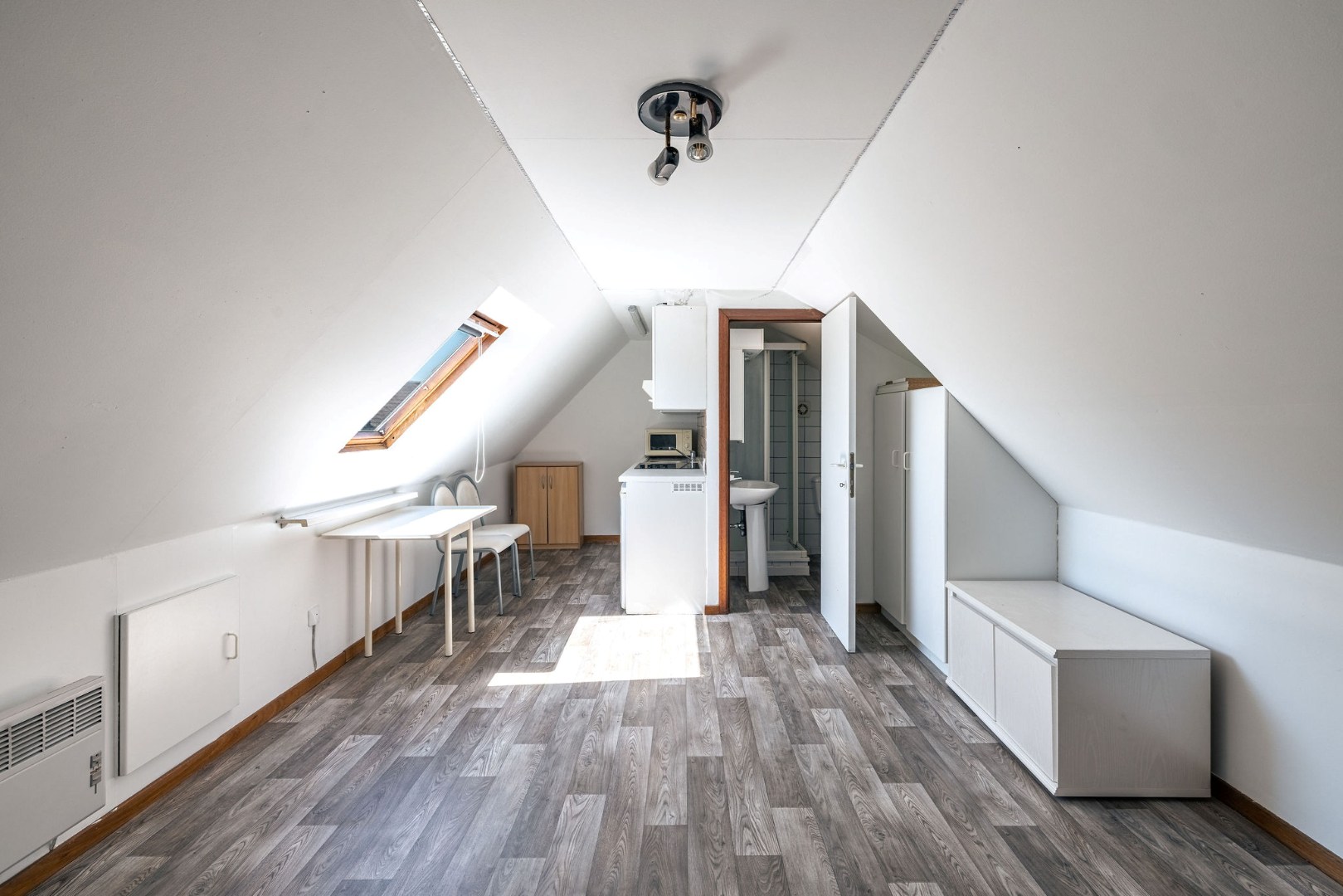 Lichtrijke studio met parkzicht te Sint-Amandsberg 