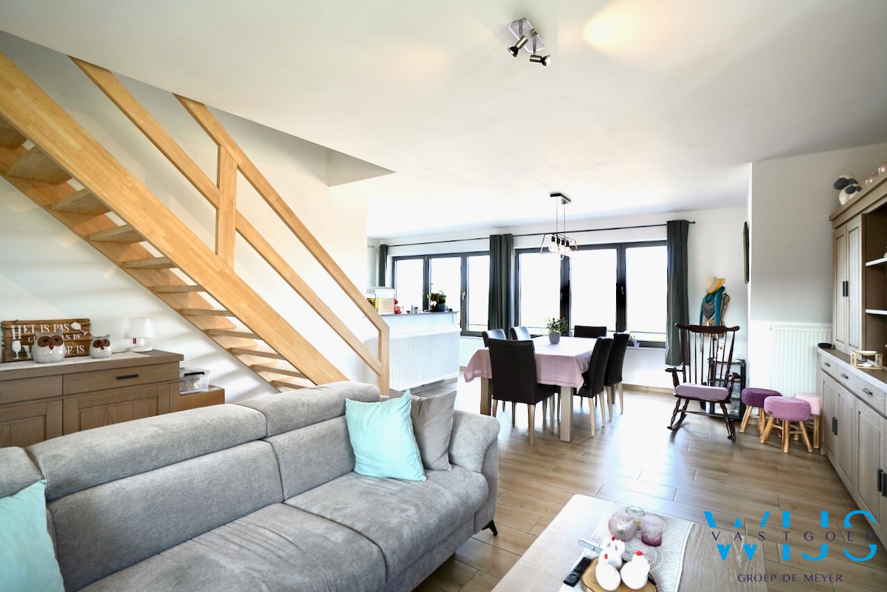 Prachtige duplex met garage in het rustige landelijke OOSTEEKLO ! 