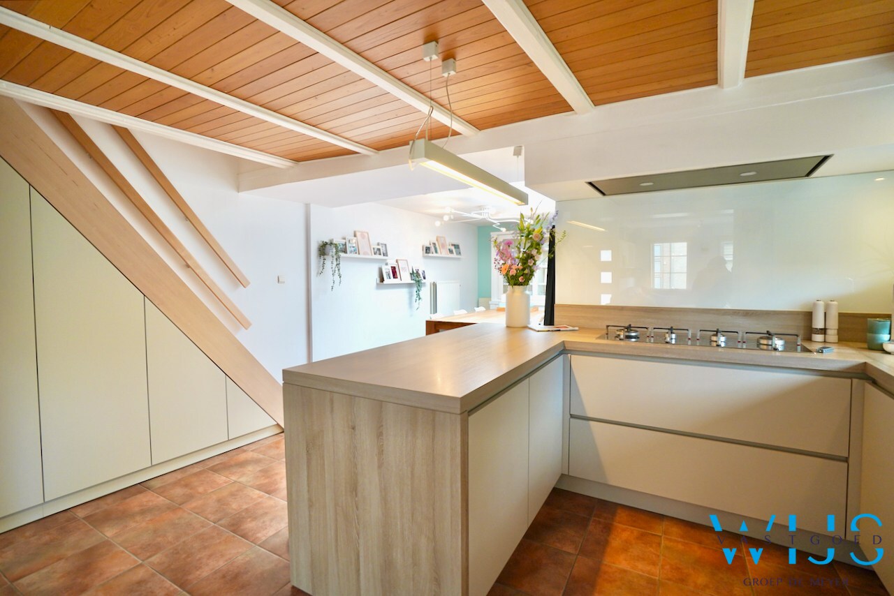 Instapklaar woonhuis met 3 slaapkamers en garage te Boekhoute ! 