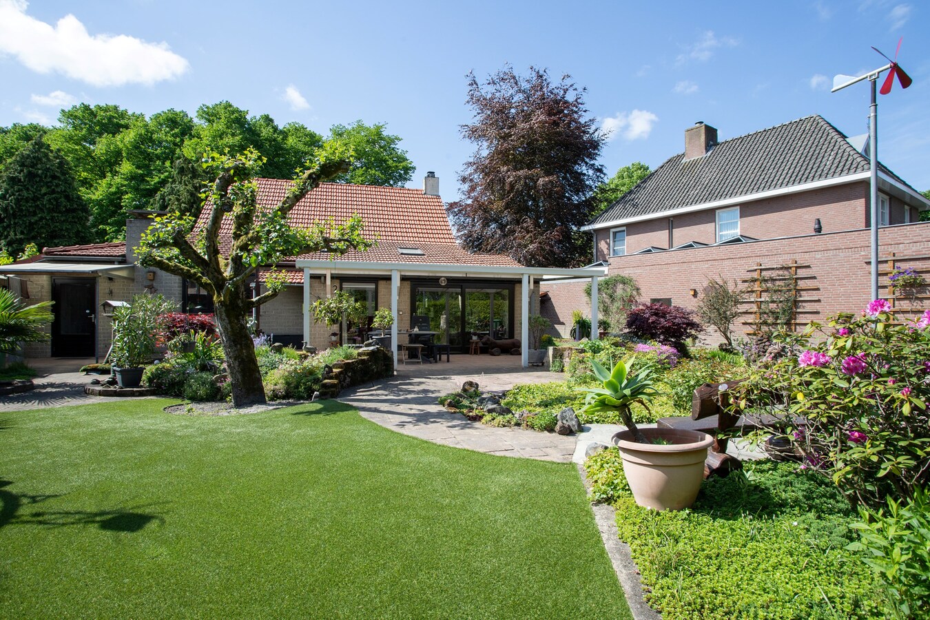 Vrijstaande woning met karakter, ruimte en een verrassende buitenruimte. 