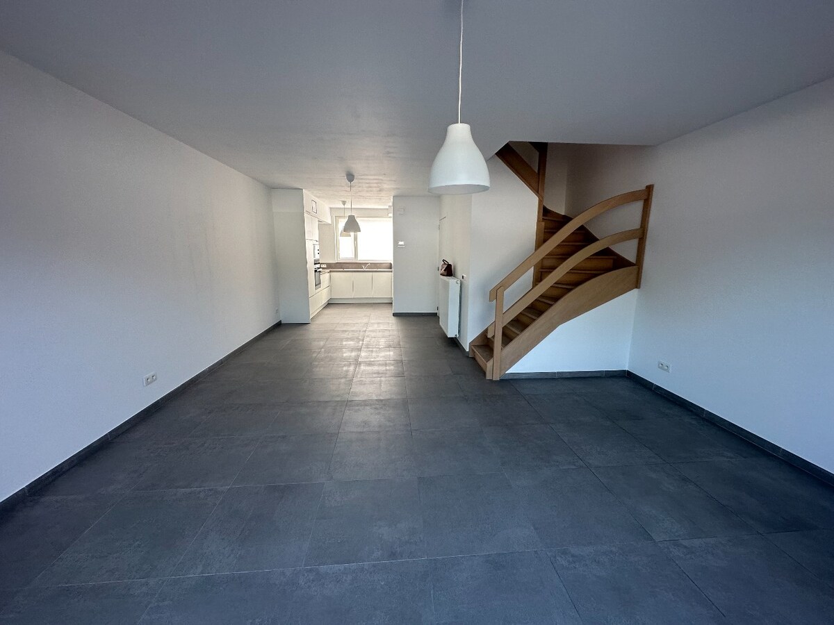 Nieuwbouwwoning met 4 slaapkamers op een boogscheut van het centrum 