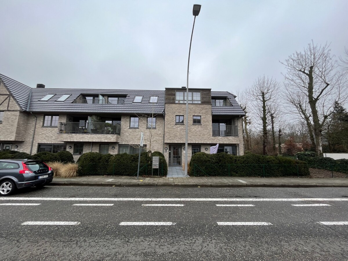 Recent, gelijkvloers 2-slpk-appartement 