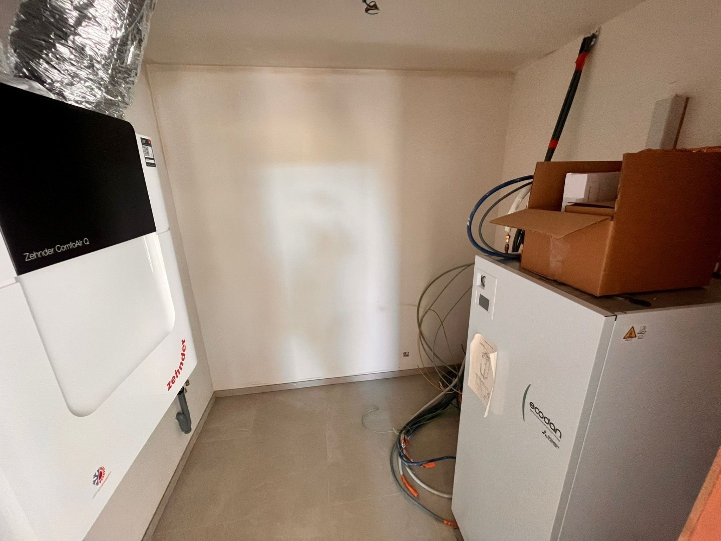 Afgewerkte woning met 2 slaapkamers &amp; ruim zonnig terras en tuin + autostaanplaats en berging 