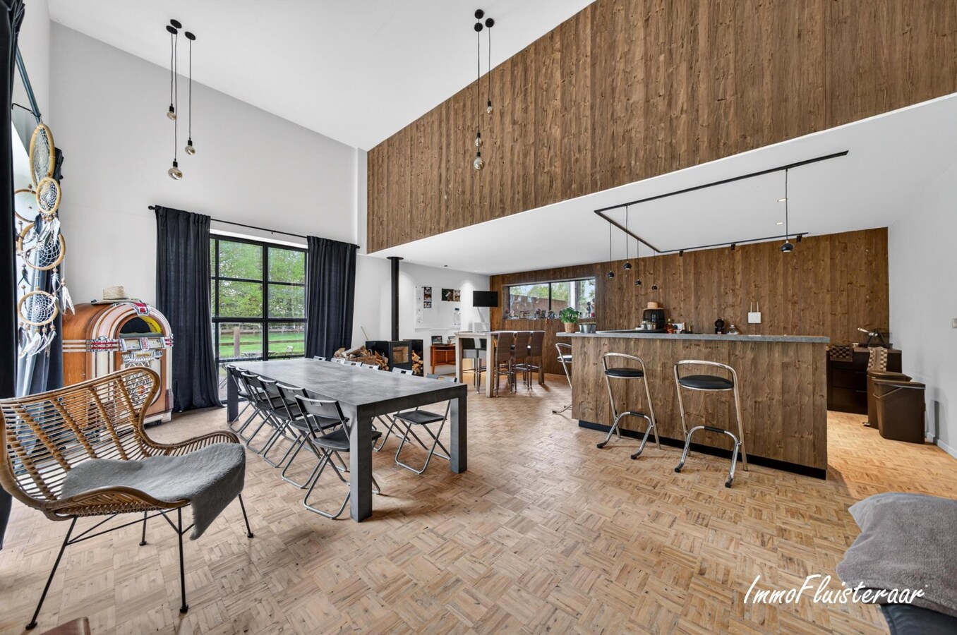 Exclusieve villa met professionele hippische accommodatie op ca. 14,5 ha (mogelijkheid tot aankoop extra gronden) te Astene (Deinze) 