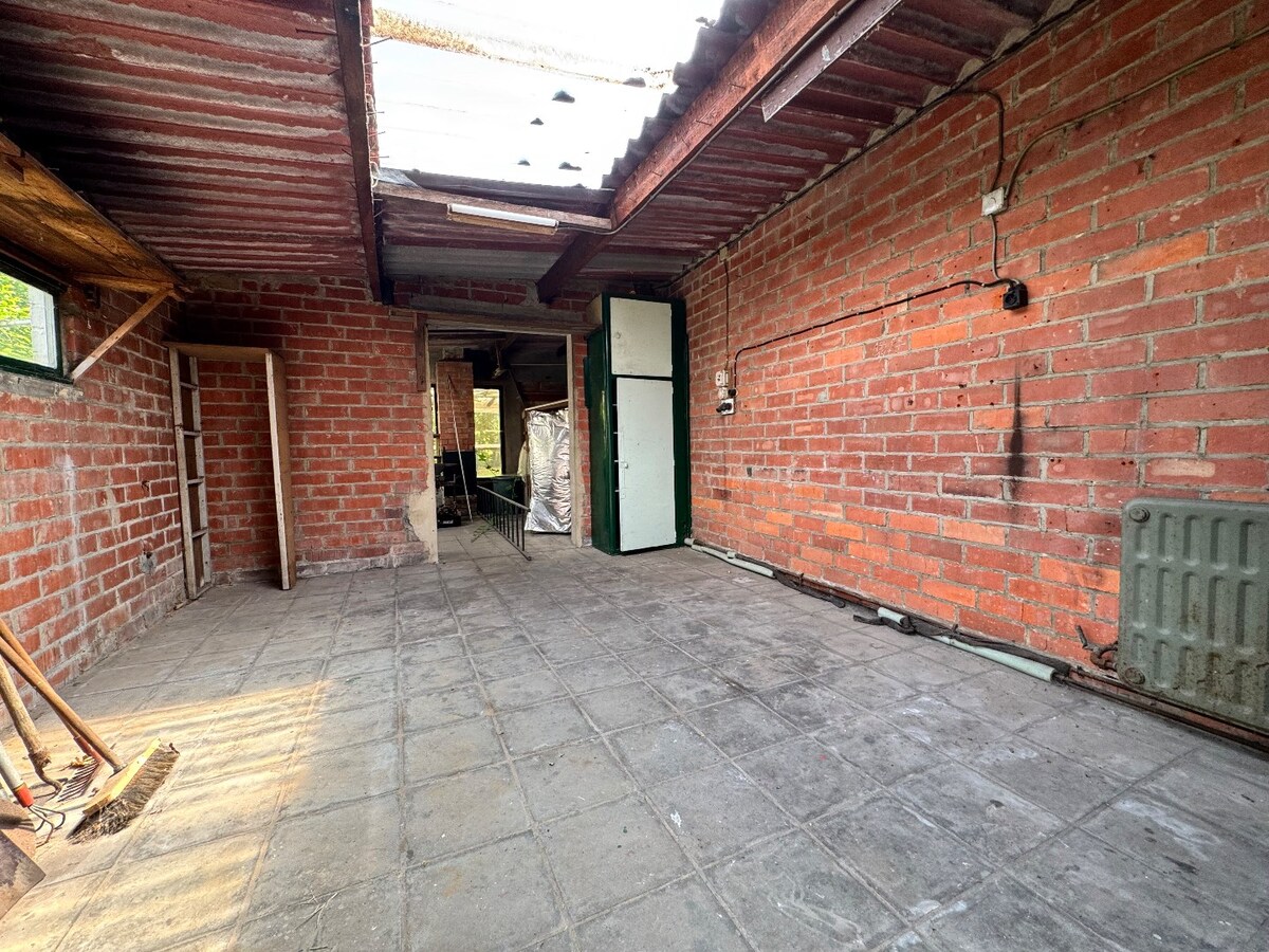 Ruime woning met 5 slaapkamers, tuin en garage in Wingene 