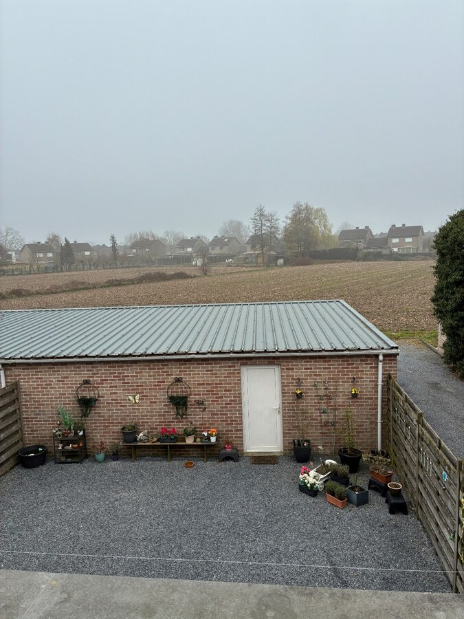 Ruim 2 slaapkamer appartement mét garage 