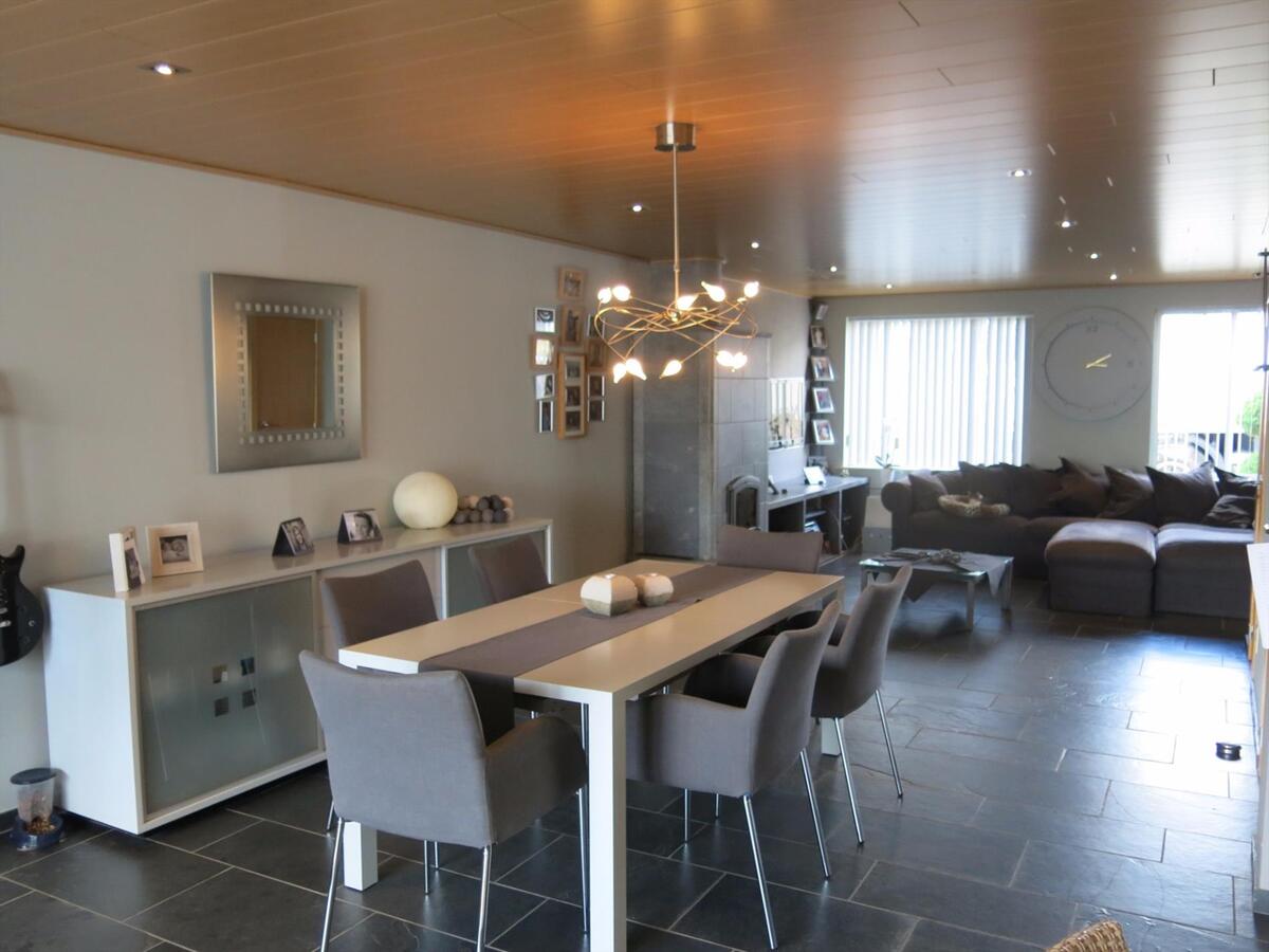 Uitzonderlijk ruime woning met prachtige zongerichte tuin 