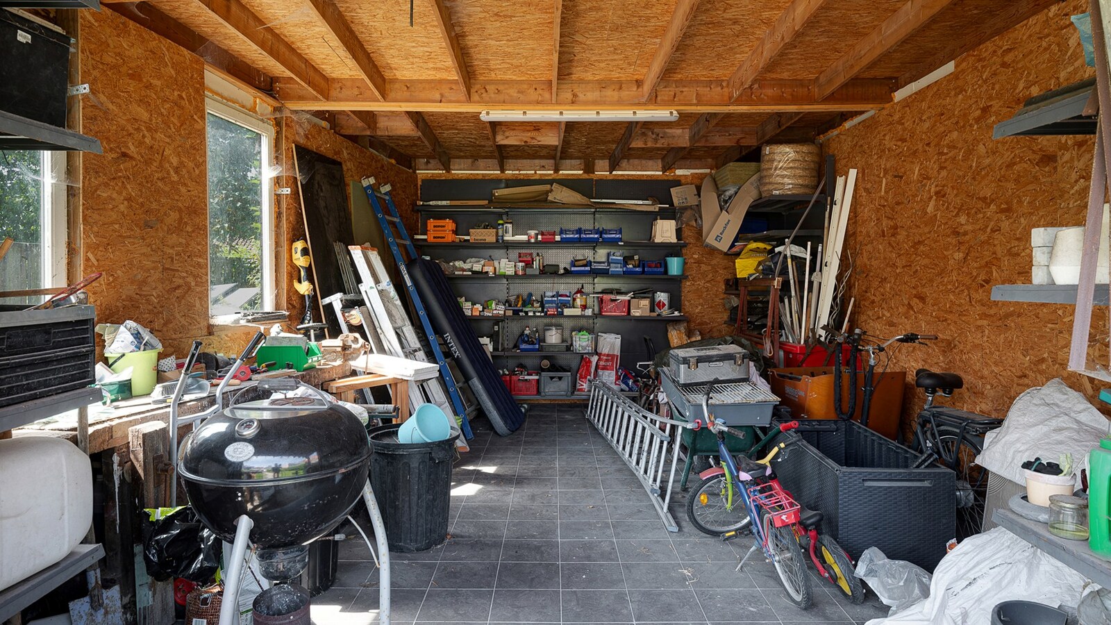 Ruime gezinswoning met handelsruimte op toplocatie in het bruisende Westkapelle. 