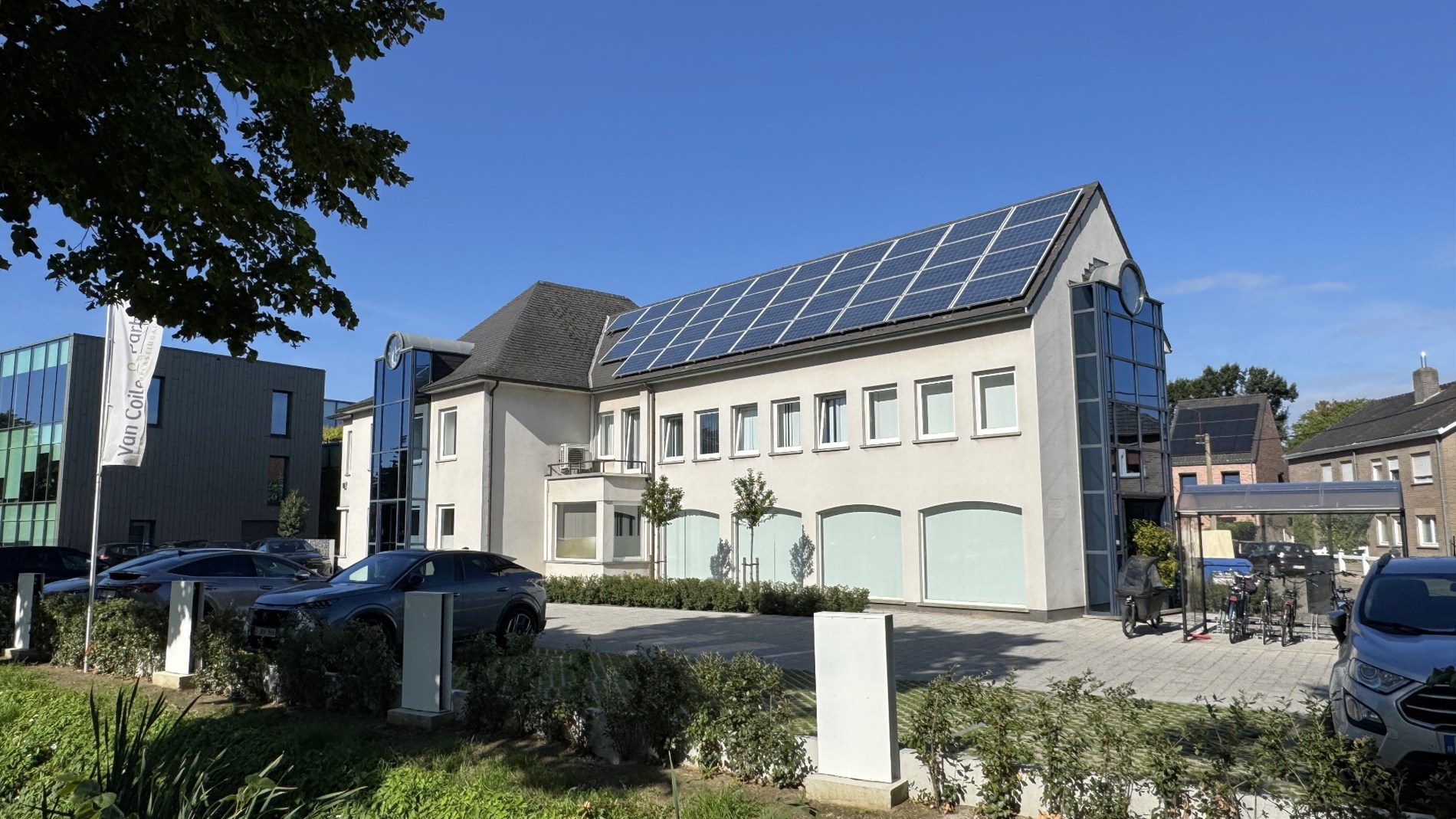 Standalone kantoorgebouw te huur nabij E40 in Drongen