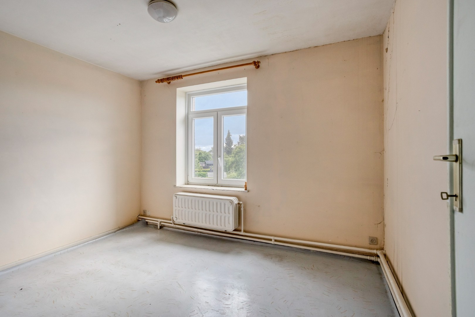 TE RENOVEREN WONING met 2/3/4 slaapkamers en tuin – 1640 SINT-GENESIUS-RODE 
