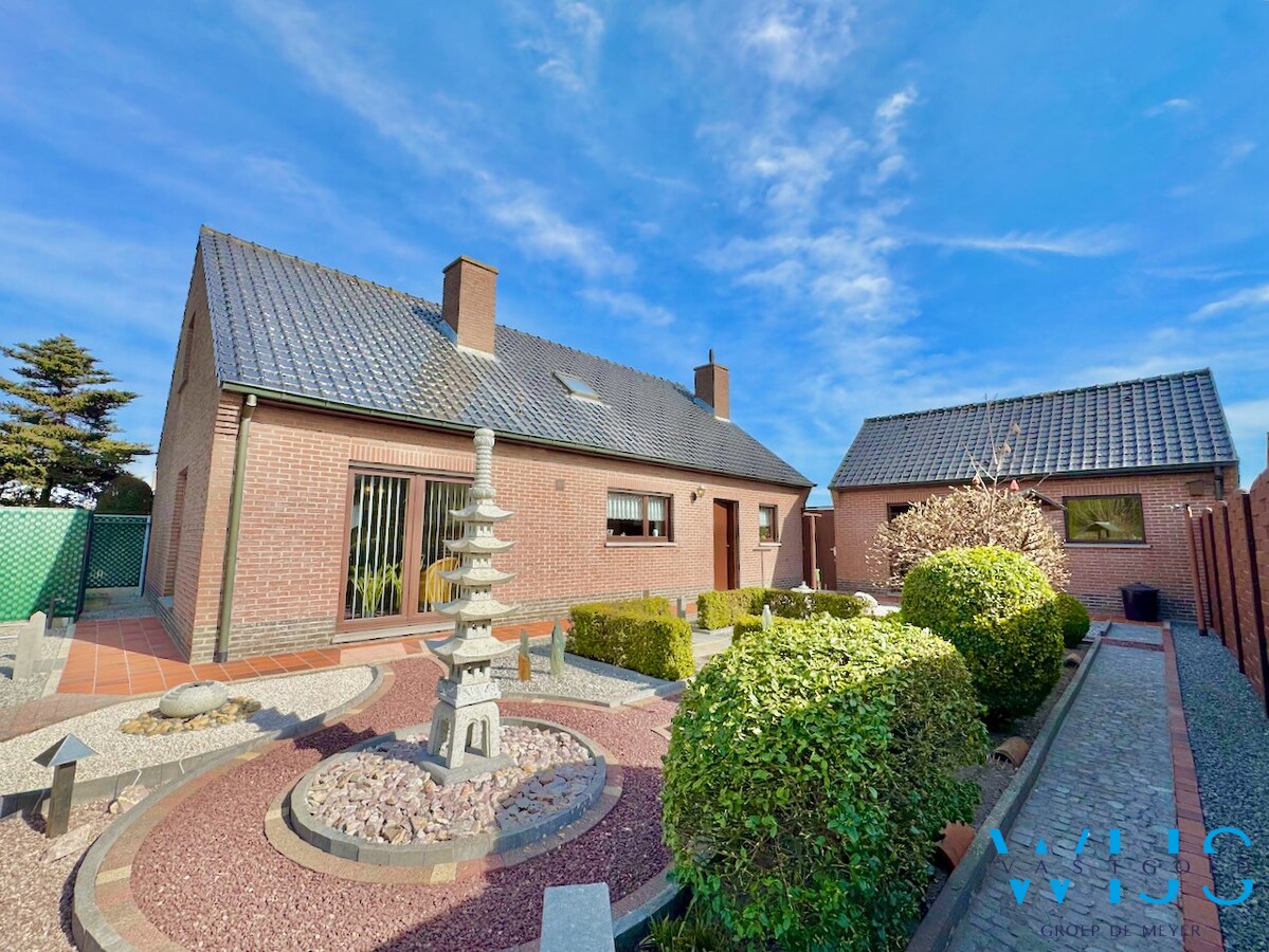 Ongelooflijk goed onderhouden bungalow te Bassevelde ! 