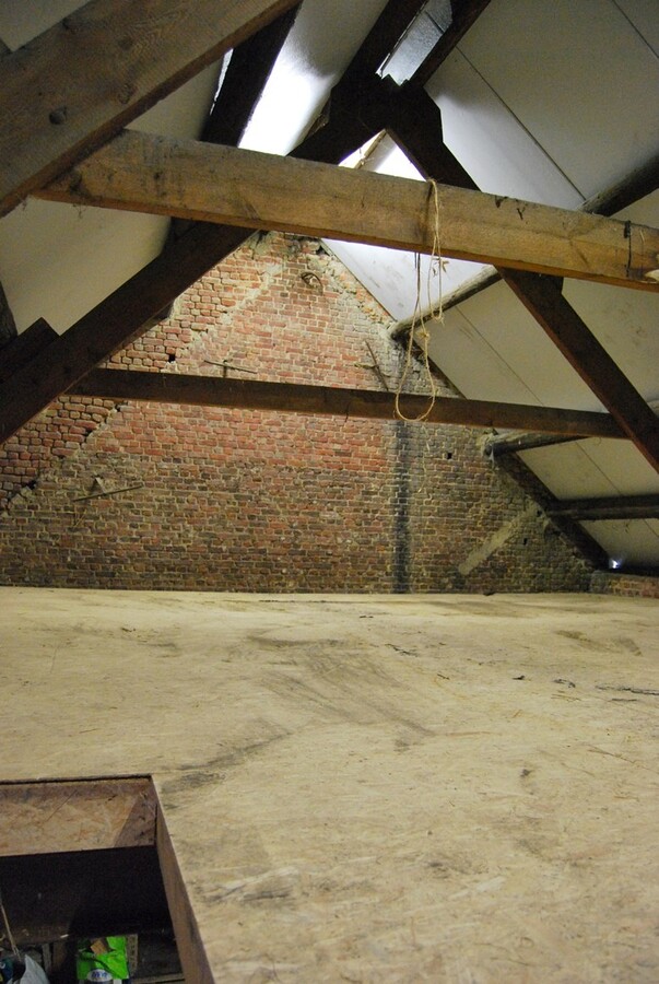 Instapklare woning met 2 stallen op ca.4000m² te Lebbeke 