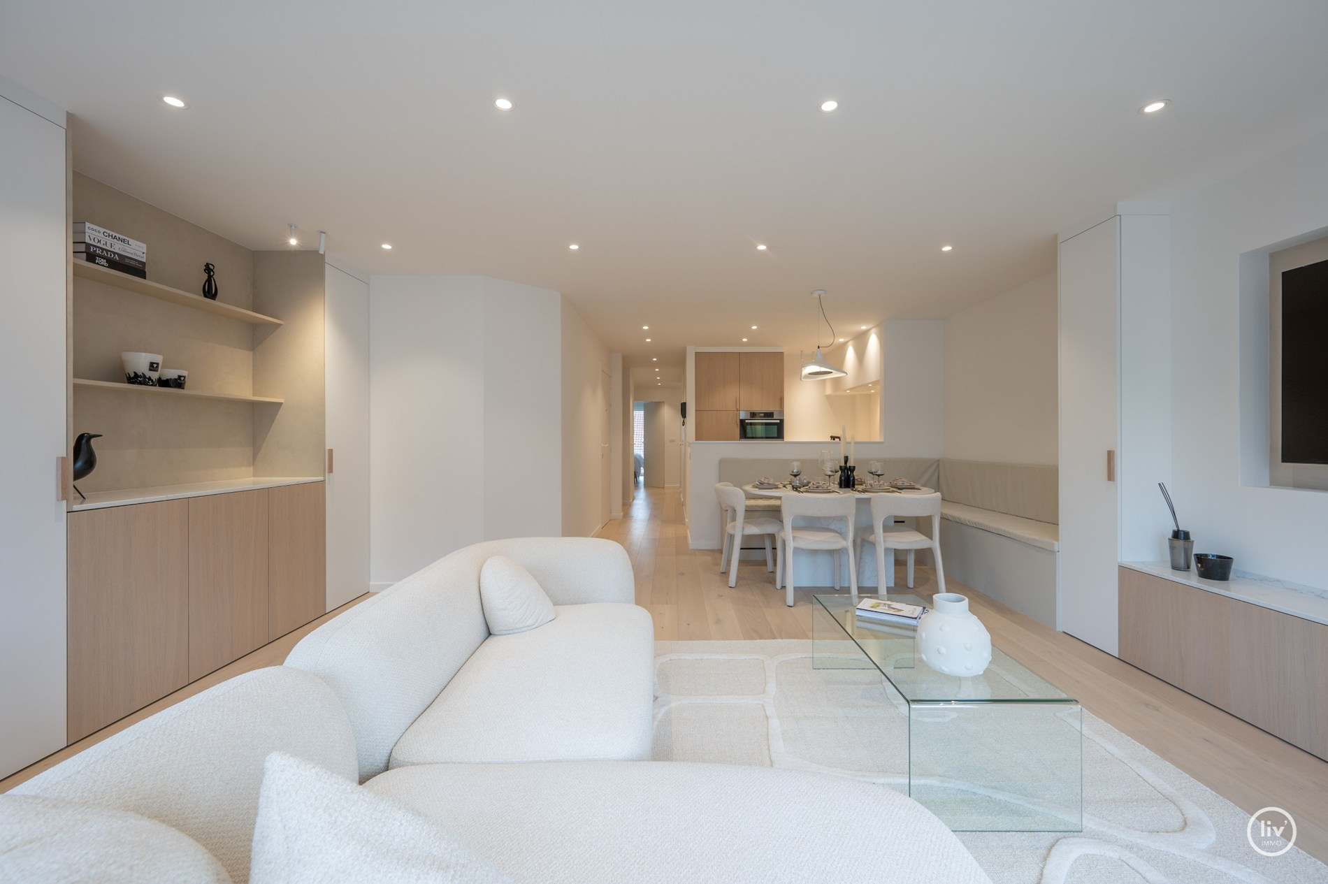 Appartement entièrement rénové et élégant au cœur de Knokke dans la Lippenslaan. 