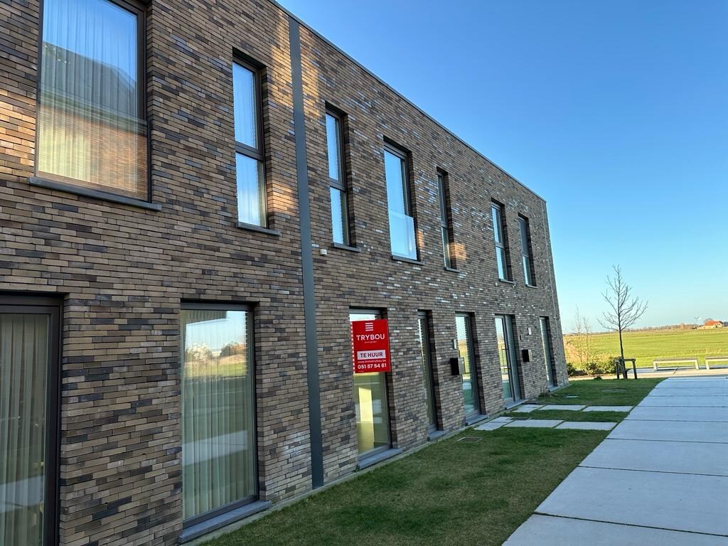 Uitstekend gelegen nieuwbouwwoning met autostaanplaats en fietsenberging 