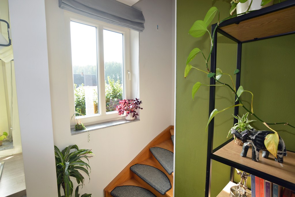 Energiezuinig duplex-appartement met 2 slpk, terras en carport met berging. 