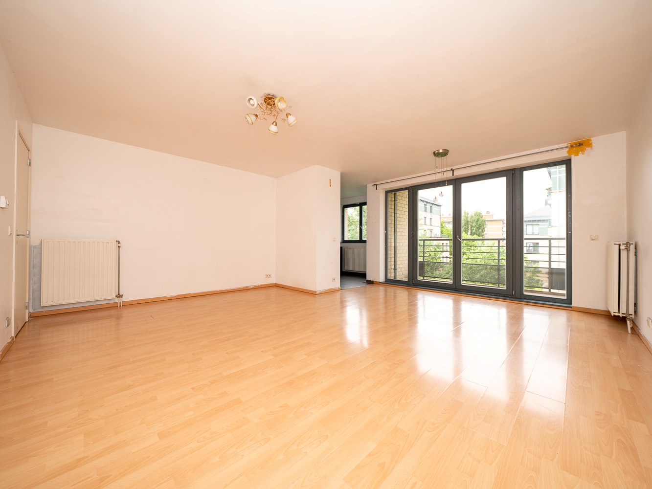 Recent 2-slaapkamer appartement met kelder 