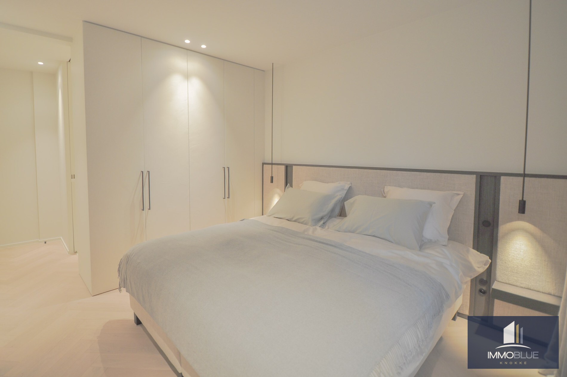 Uitzonderlijk, tijdloos volledig gerenoveerd appartement met een open zicht . 