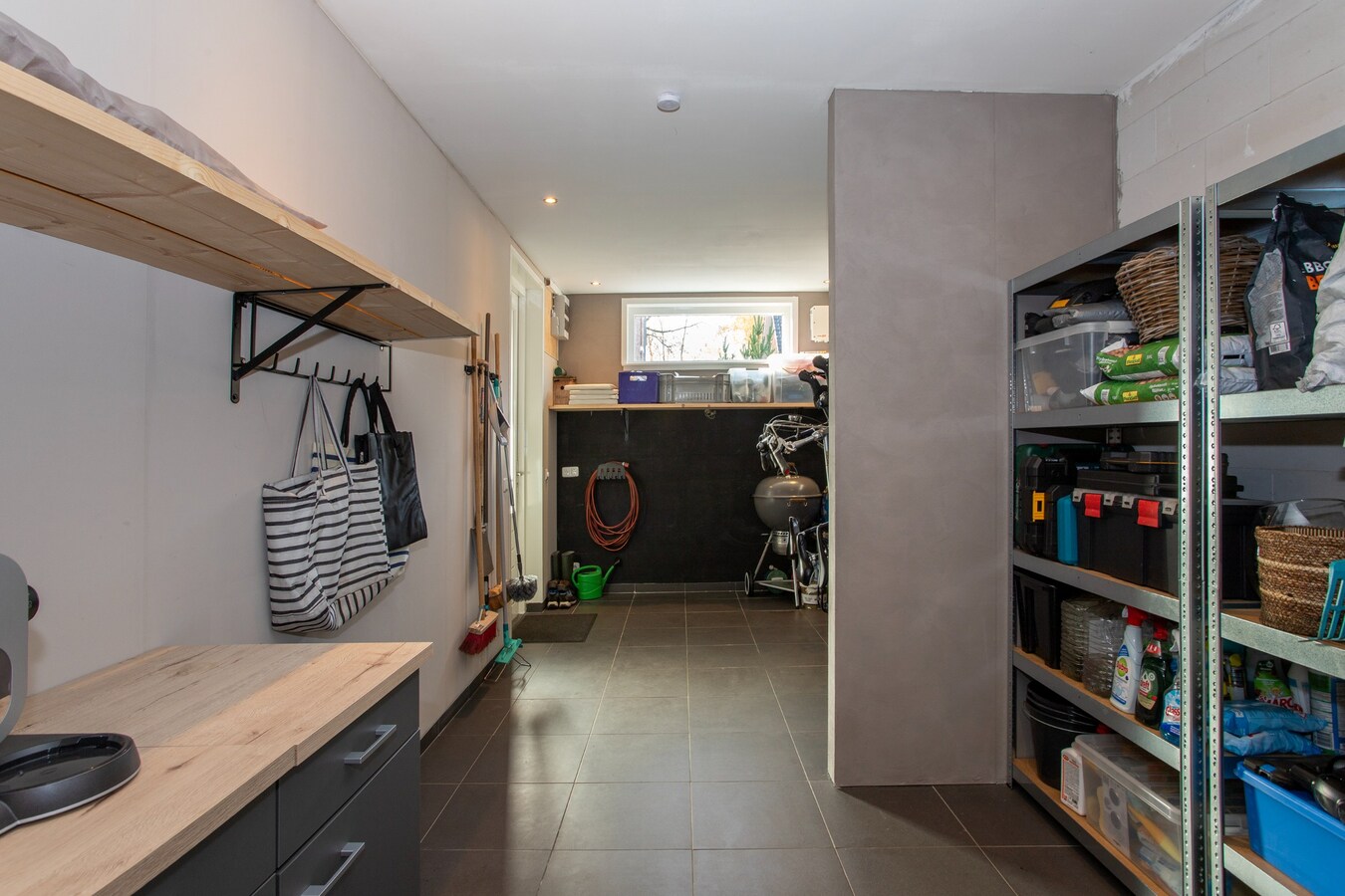 Zeer ruime hoekwoning met volop leefruimte en groen uitzicht in kindvriendelijke wijk! 