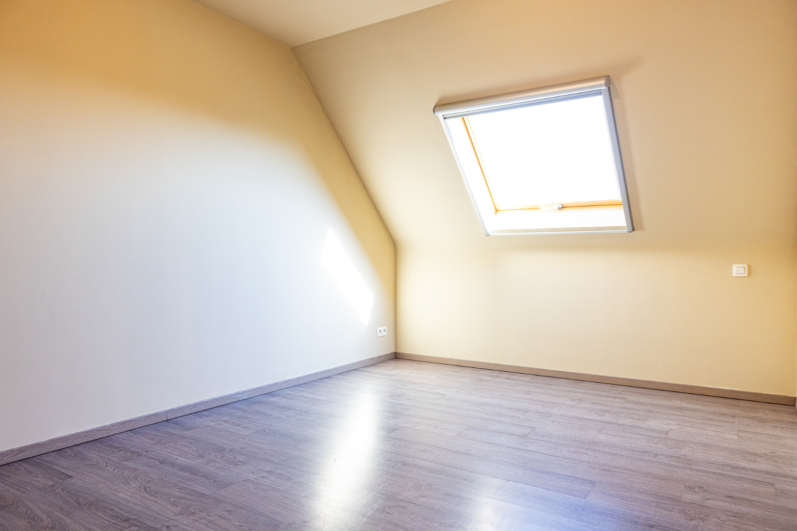 Duplex app. 142 m² met 3 slpks, terras en 2 autostandplaatsen te Maldegem 