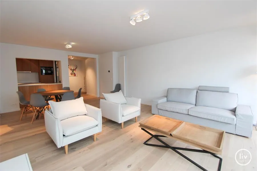 Gerenoveerd 3 slaapkamerappartement gelegen in de Lippenslaan te Knokke nabij de Zoutelaan.