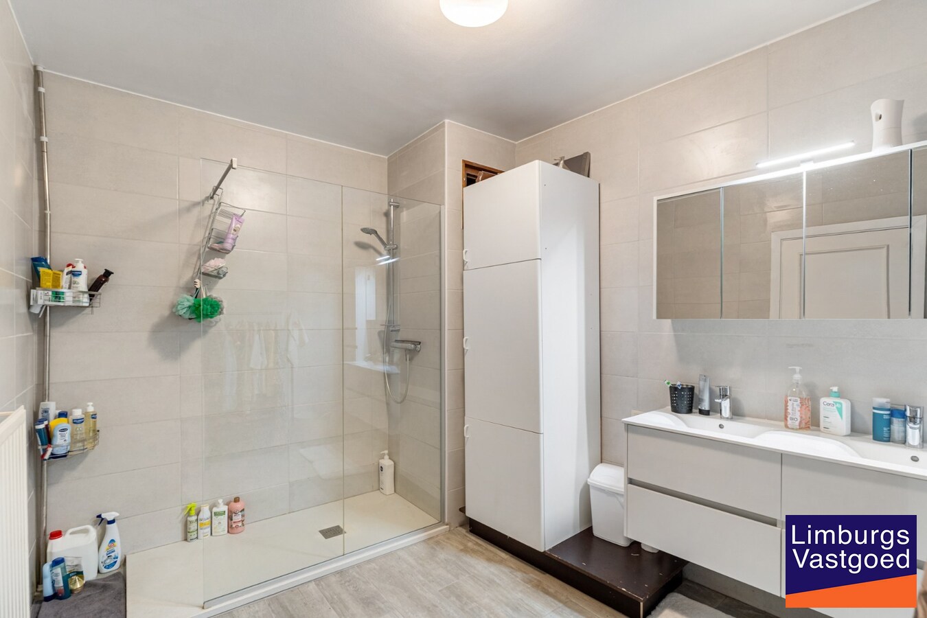 Commercieel uitstekend gelegen investeringspand bestaande uit winkel + duplex 