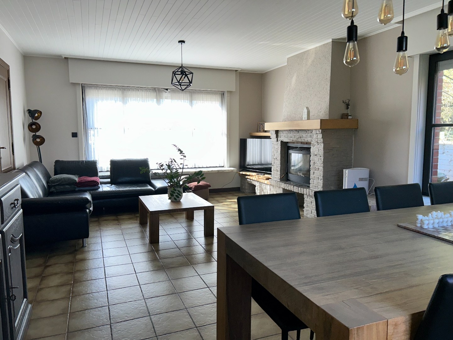 Instapklare woning met 3 slaapkamers, garage en tuin op 496m² 