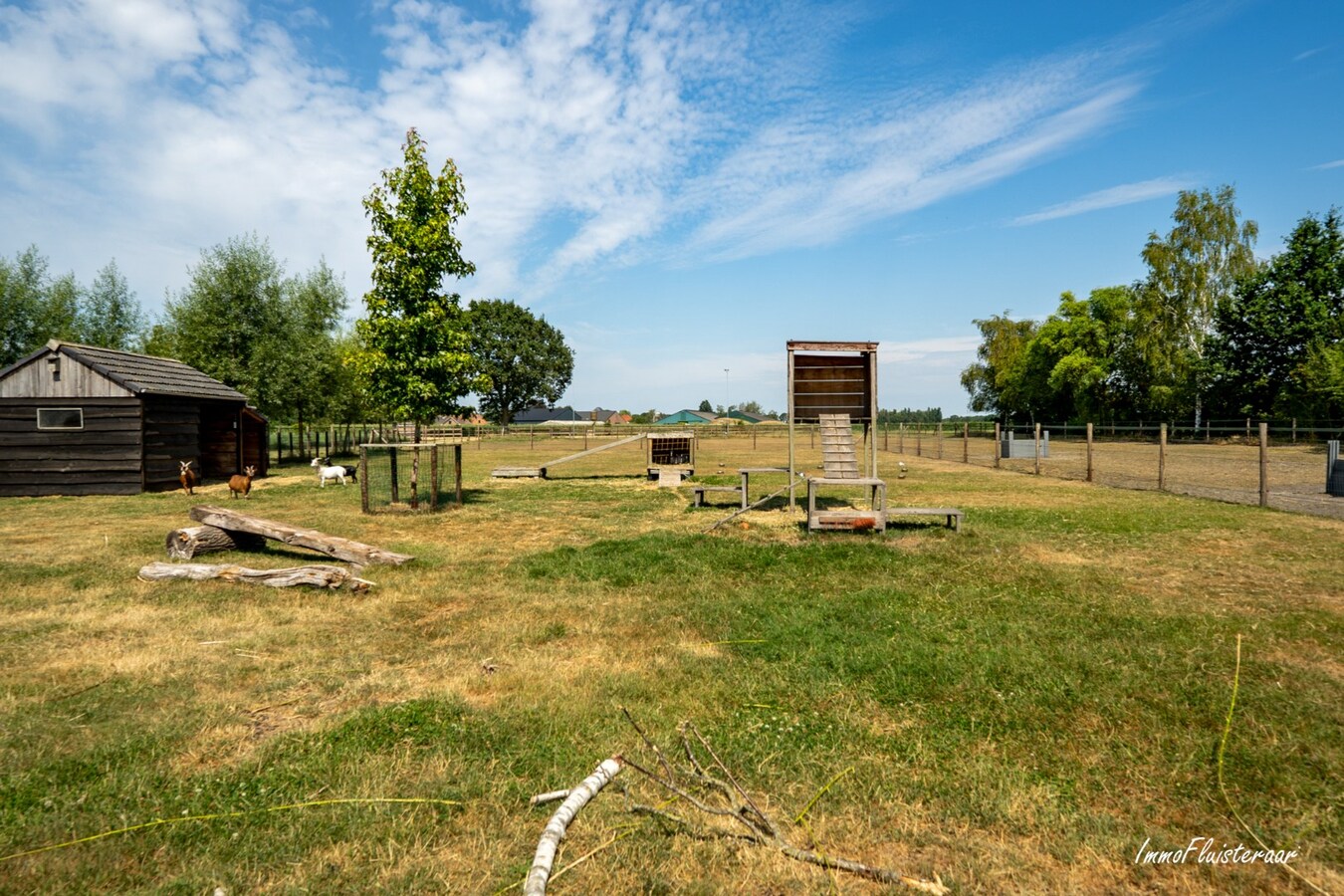 Prachtige langgevelhoeve met charmante schuur en paardenfaciliteiten op ca. 1,8 ha te Ravels. (BEZOEKDAG OP 08/08 VAN 10U TOT 14U) 