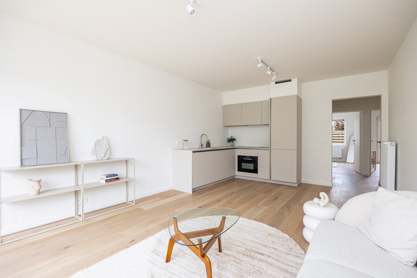 Gerenoveerd glvl appt met tuin te Kontich! 