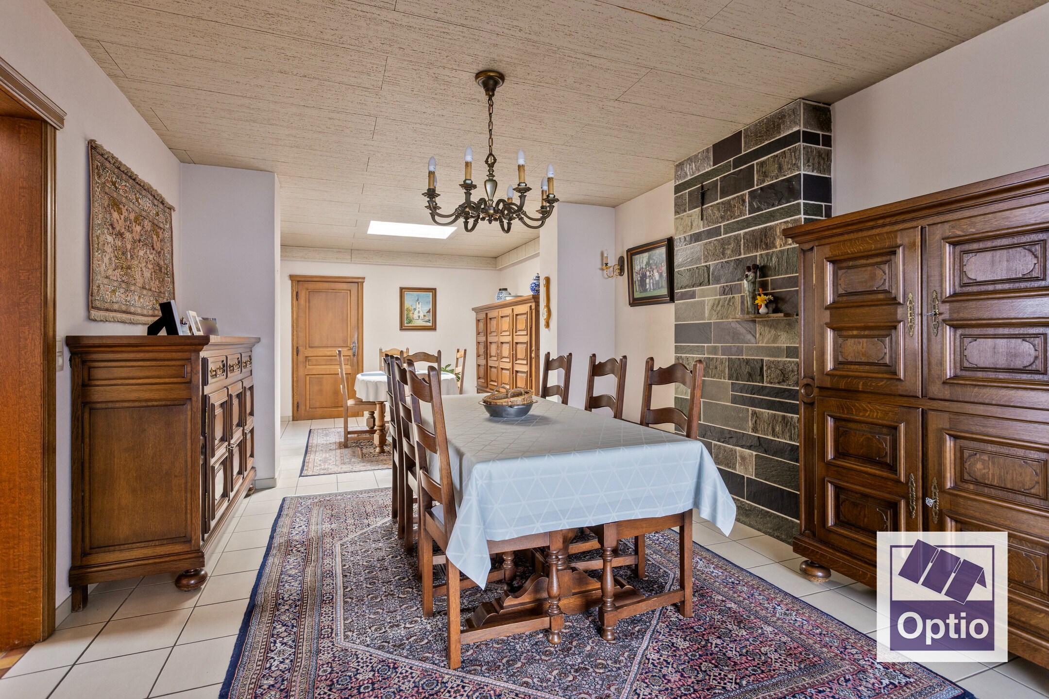 Woning met 5 slaapkamers en grote tuin. 