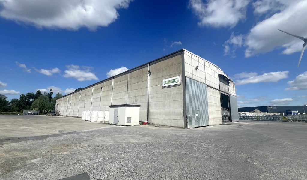 Loods met verharde buitenruimte te huur in Waregem