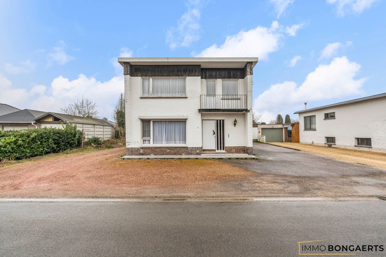 Te renoveren woning met 3 slaapkamers 