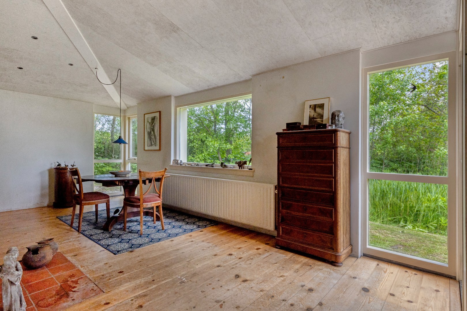 Een plek als deze komt zelden beschikbaar: een unieke combinatie van wonen tegen de duinen aan en nabij het strand en nabij de boswachterij op één van de meest geliefde plekken van de Zeeuwse kust. Bi 