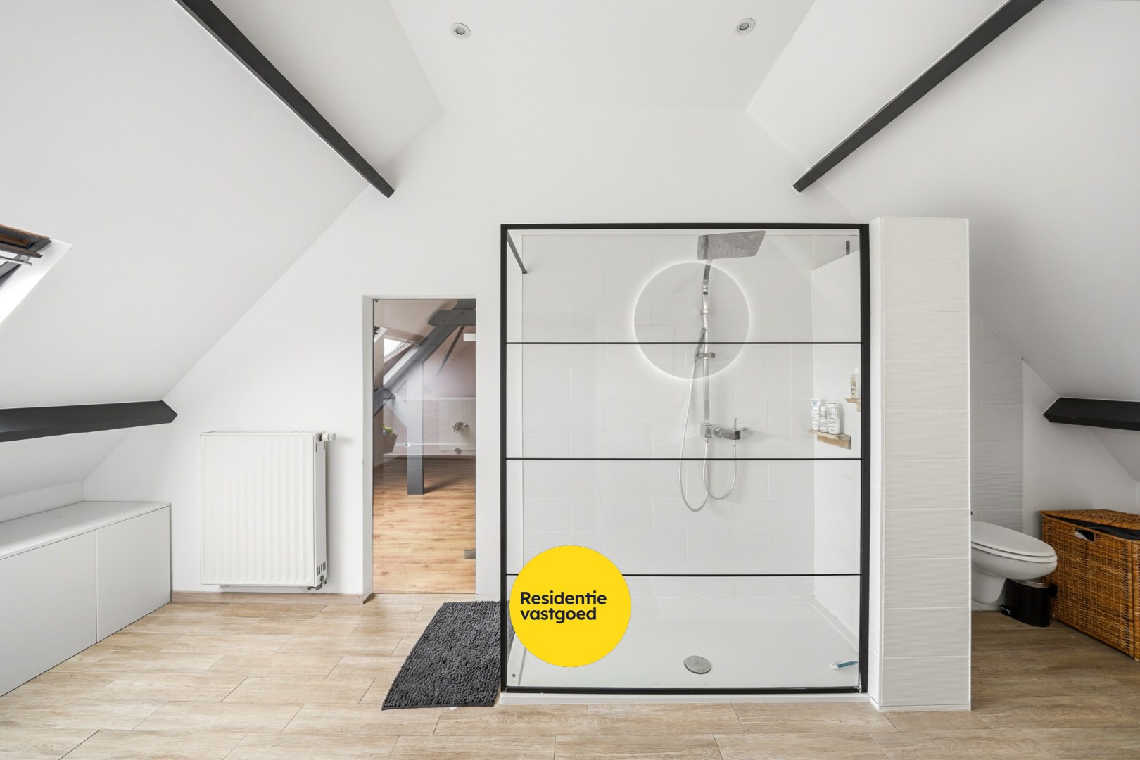 Karaktervolle halfopen bebouwing met multifunctioneel bijgebouw  in Westkerke 