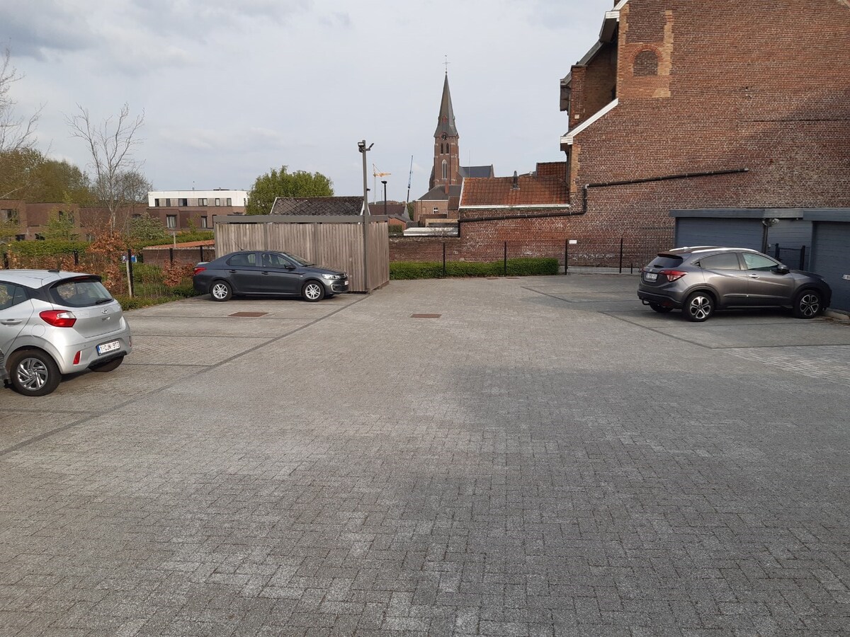 Eigentijds wonen met mega-kelder. 