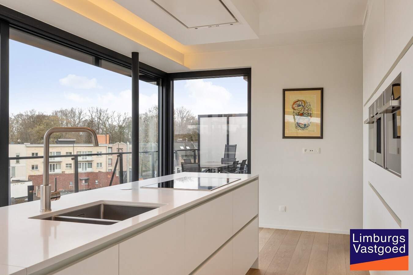 Exclusief penthouse met ruim terras, 2 slpk, dubbele autostaanplaats, centrum Genk 