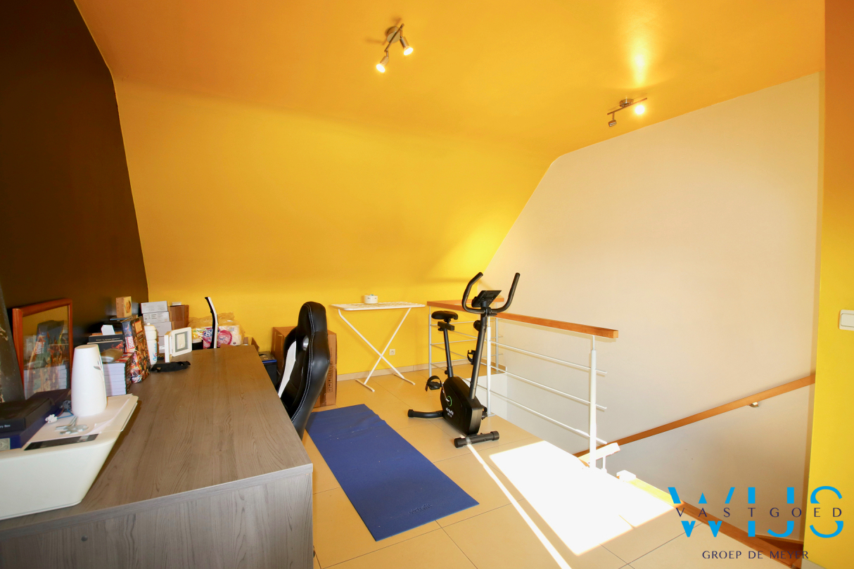 Ruim 3 slaapkamer appartement met garage te ERTVELDE ! 