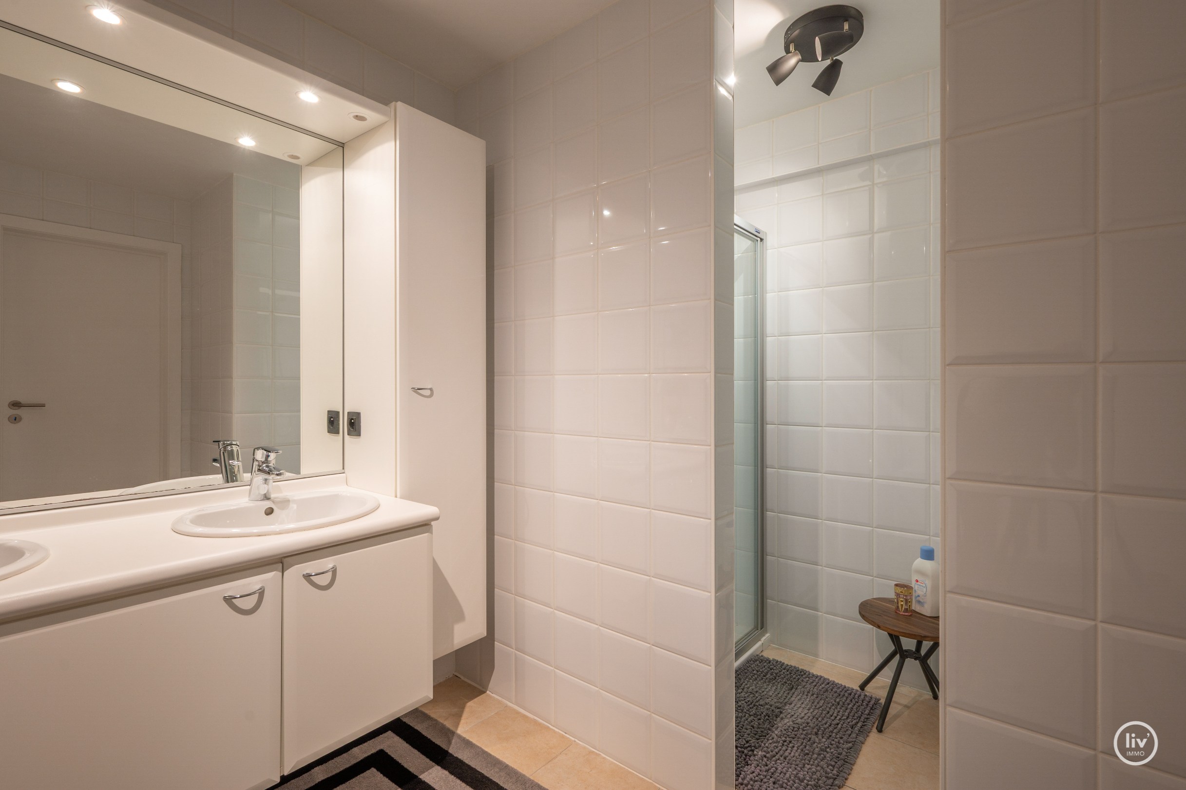 Superbe appartement en duplex de charme dans un emplacement de premier choix sur l'avenue Bayaux à Knokke. 