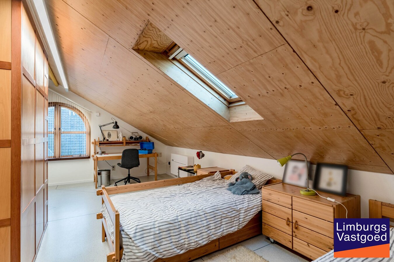 Gezinswoning met zuidgerichte tuin en garage, 5a 85ca 