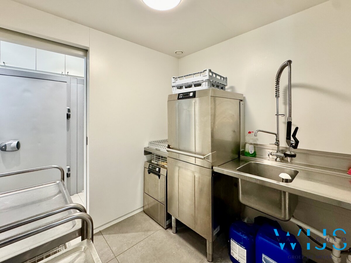 Instapklaar handelspand/lunchzaak in hartje Wachtebeke ! 